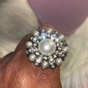 GUC!  Silver tone with stones and Pearl like appearance Ring!